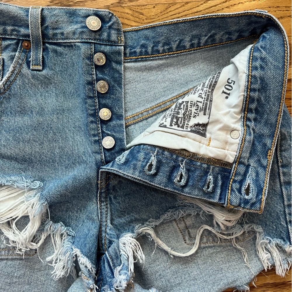 levi’s 501 high waisted denim shorts - Picture 4 of 6